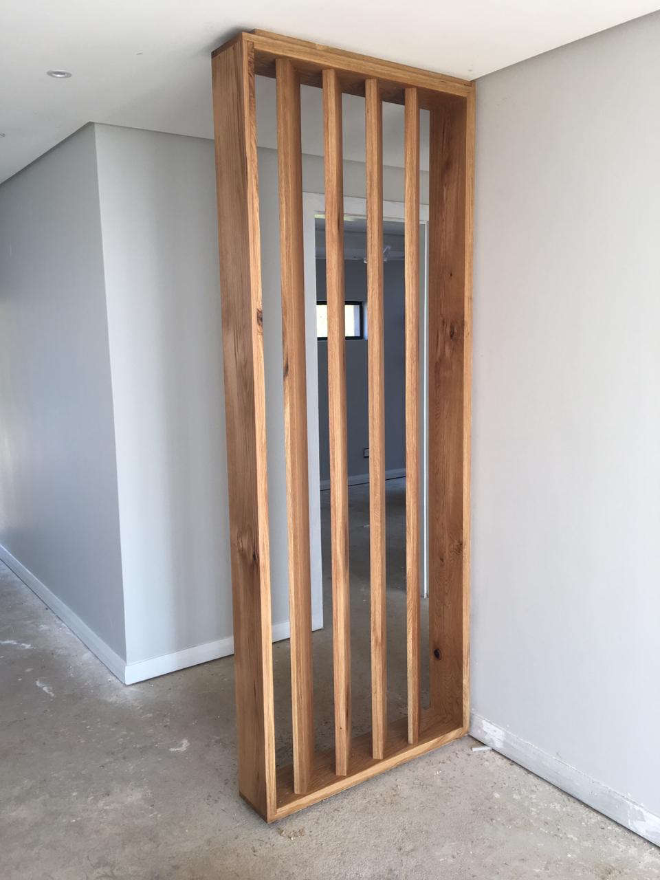 Oak fin divider